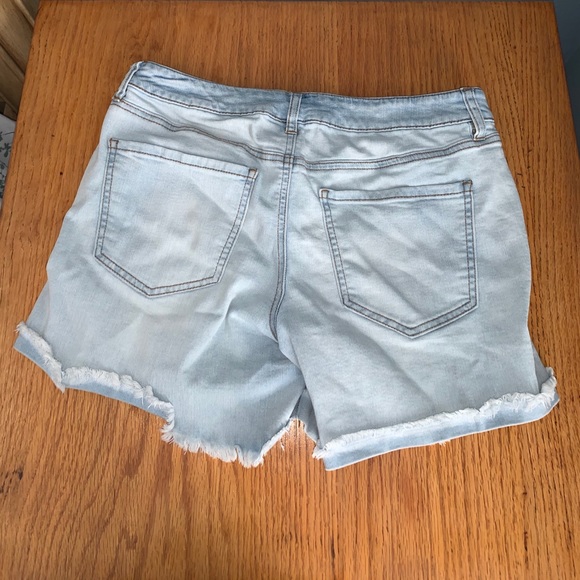 Light Wash Jean Shorts - Picture 4 of 6